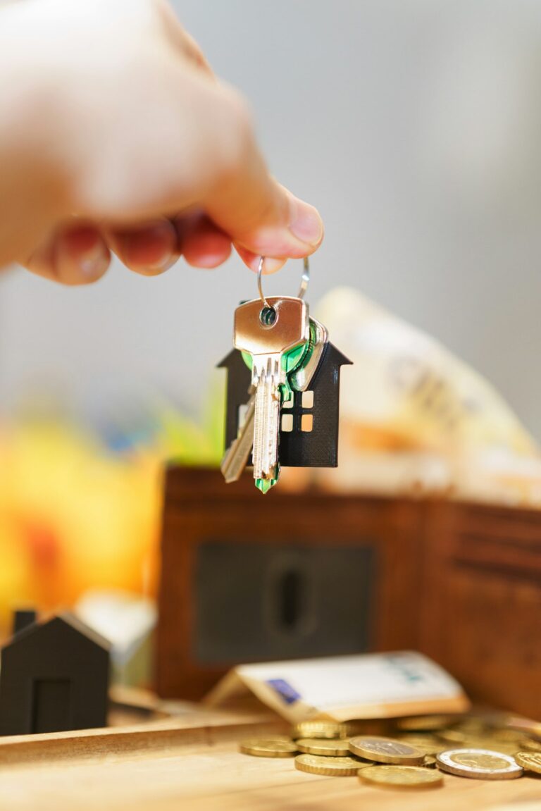 House keys and money representing closing costs